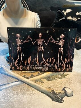 Gothic Skeleton Makeup Shadow Highlighter Palette Display NWT